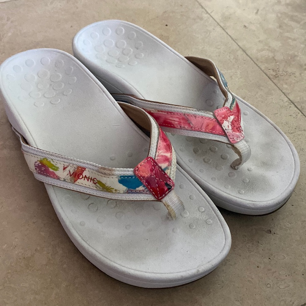 Leveled sandals